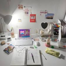 おしゃれなお部屋に住んでいて さらに勉強もできる そんな子の勉強机をのぞき見したいと思います 勉強部屋のインテリア 学習部屋 勉強机 おしゃれ