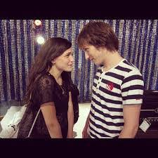 גולד נולד בהרטפורד שבמדינת קונטיקט בארצות הברית.את עיקר חינוכו היסודי קיבל בישיבת הרטפורד. Http Www 2all Co Il Web Sites15 Hamama2003 Page12 Asp