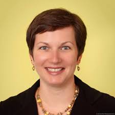 Schwabe moves 6 attorneys into shareholder roles