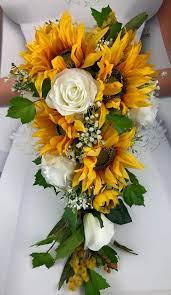 No Flower Can Lift Someone S Spirits Quite Like Sunflowers They Are Bright And Cheery A Sunflower Bridal Bouquet Wedding Flowers Sunflowers Bridal Sunflowers