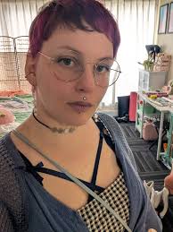 Does anyone else like Lee Yau? Or has someone dated him or married him? I  like him but idk 😫