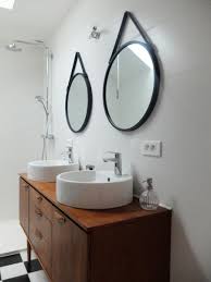 Entre une vieille armoire chinée et un meuble à chaussures, il n'y a qu'un pas ! Diy Transformer Une Enfilade En Meuble Vasque Madame Decore