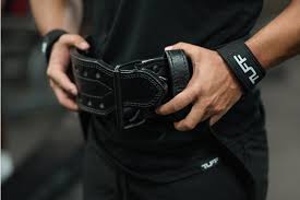 How Tight Should A Weightlifting Belt Be: A Detailed Guide