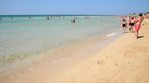 Partendo da leuca verso nord, si arriva in poche centinaia di metri ad una lunga chiara distesa di sabbia. Maldive Del Salento Pescoluse Youtube