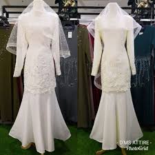 Dalam masyarakat melayu, pengantin biasanya akan memilih pakaian bewarna putih sebagai pilihan utama untuk majlis pernikahan mereka. Baju Kurung Putih Dan Krim New Arrival Kurung Moden Nikah Tunang Shopee Malaysia