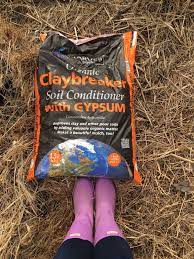 Amending North Carolina Clay Soil By Hand Clay Soil Organic Mulch Soil