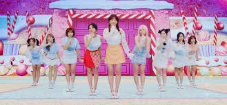Nayeon, jeongyeon, momo, sana, jihyo, mina, dahyun, chaeyoung and tzuyu. Twice ãƒªãƒ¼ãƒ€ãƒ¼ ã‚¸ãƒ'ãƒ§ æƒ…ç†±å¤§é™¸