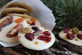 Mendiants Au Chocolat Blanc Cranberry Pistache Co Mendiant Chocolat Chocolat Blanc Recettes De Cuisine