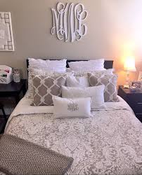 25 Attractive Purple Bedroom Design Ideas To Copy College Apartment Decor First Apartment Decorating Apartment Bedroom Decor