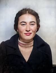 Rebecca Rudnick's Instagram, Twitter & Facebook