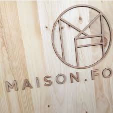 Attention Les Logo Realise Pour La Superbe Marque De Papeterie Maison Fondee Enseigne Directement Posee Sur Un Comptoir Les B Decor Wall Wall Clock