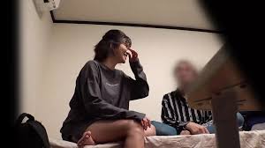 マッチングアプリで女性お笑い芸人を見つけて、ただの楽しみで連れてこられました | xHamster