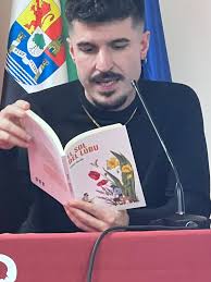 Fabulosa tarde y fabulosa charla. Gracias a Aníbal Martín por llevarnos a  su mágico mundo a través de la riqueza lingüística extremeña, mil gracias a  todos los asistentes y gracias al Ayuntamiento