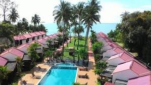 Bustel (bus + hotel) melaka adalah lokasi penginapan eksotik yang terletak di pantai klebang, yang mana lebih kurang 40 buah bas usang telah diubahsuai menjadi hotel dengan fasiliti asas yang lengkap. Resort Dengan Kolam Renang Di Melaka Pasti Seronok Bercuti Cari Homestay