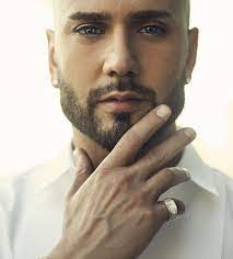 His music combines middle eastern culture with western culture. Ù…Ø³Ø§Ø±ÙŠ Ù„Ù„Ø¬Ø±Ø³ Ø£Ù†Ø§ Ù„Ø³Øª Ø´Ø§Ø°Ø§ ÙˆÙ‚Ø§Ù„ÙˆØ§ Ù„ÙŠ Ø£Ù†Øª Ù„Ø¨Ù†Ø§Ù†ÙŠ Ø´Ùˆ Ø¨ÙŠØ·Ù„Ø¹ Ù…Ù†Ùƒ Ù…Ø¬Ù„Ø© Ø§Ù„Ø¬Ø±Ø³