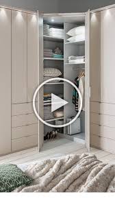 Pin De Gulsen Em Ev Dekorasyonu Em 2020 Decoracao De Estudio Apartamento Armarios De Canto Armarios De Quarto Casal