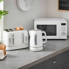 A swan 2 slice retro toaster, swan retro 1.7 litre jug kettle and a swan 800w retro digital microwave. Wilko White Diamond Kettle 1 7l Wilko