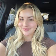 Jana James's Instagram, Twitter & Facebook