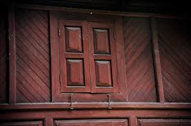 Di samping itu, kartun yang ada sekarang mempunyai banyak tema cerita mulai dari komedi, petualangan, aksi. 55 Gambar Tingkap Rumah Kampung Terlengkap Koleksi Gambar Rumah Terlengkap