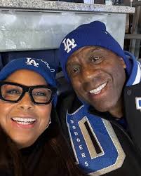 Magic Johnson and His Beautiful Wife, Cookie, Celebrated 33 Years of  Marriage This Year. Drop a ♥️
