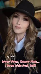 Amanda Lynn Woods added a temporary profile picture.