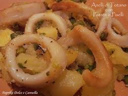 Primi piatti di natale calamari ricette di natale ricette veloci prezzemolo ricette light pasta calamarata pomodori. Anelli Di Totano Con Patate E Piselli Paprika Dolce E Cannella