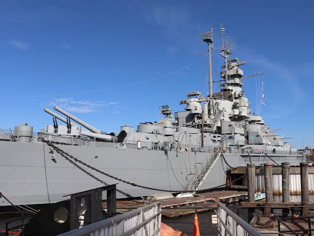 WW2 Battleship Tour Explores History, Weaponry of USS Massachusetts -  Business Insider