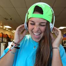 Lauren Schofield (@L_schofield212)