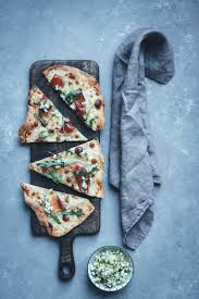 Sudtiroler Flammkuchen Mit Stilfser Mascarpone Creme Sudtiroler Speck Und Knackiger Gruner Apfel Vinaigrette Rezept Flammkuchen Pizzateig Rezept Sudtiroler Speck