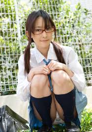 清楚系ビッチ】M字開脚＆しゃがみポーズでパンツ見せする女の子画像！２８枚！ : 清楚系ビッチのエロ画像・動画ブログ