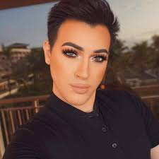 Ni mannymua dia lelaki..tp makeup dia mantop nau..salah satu my idola  makeup..terbaik..makeup dia kalah org perempuan tau...cer tngok gambar last  .. #share sape fristime tngok dan suka · Make up by Bellaz ·