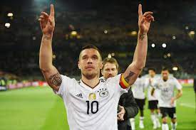 In seinem letzten spiel für die nationalmannschaft erzielte er gegen england das. Lukas Podolski Deutschland Trikot