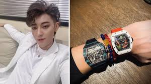 Hochwertige huang zitao geschenke und merchandise. Chinese Pop Idol Huang Zitao Slammed For Flaunting Wealth On Social Media After Dad S Death Today