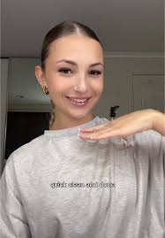 using lash glue is out lets be fr #magneticlasheswithouteyeliner