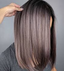 Blond Cacao Ou Le Cacao Froid La Couleur Tendance Pour Le Nouvel An Coiffure Couleur Idee Couleur Cheveux Couleur Cheveux Tendance