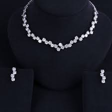 Tutti i gioielli saprati fashion jewelry derivano da una attenta ricerca dei materiali e del design esclusivamente italiani. Conservazione Lavoratore Alta Esposizione Collane Per Abiti Da Sposa Falsita Attenzione Scetticismo