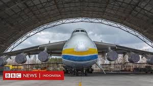 Kapal ini dapat menampung 60 unit pesawat terbang,4000 kru serta memiliki bobot. Menghidupkan Kembali Burung Raksasa Buatan Uni Soviet Bbc News Indonesia
