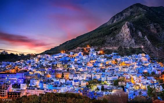 Šefšauen - Maroko - Afrika. Šefšauen(Chefchaouen) je grad na severozapadu Maroka.Glavni grad provincije istog imena kao i grad koji poseduje hiljade nijansi plave boje,grad sa nadimkom “PLAVI GRAD”. Nalazi se u podnozju