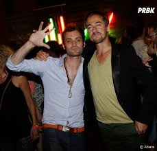 Sébastien thoen, qui outre son rôle de chroniqueur animait aussi le journal du hard, a été renvoyé fin novembre de la chaîne après avoir participé à un sketch qui parodiait l'émission de pascal praud. Sebastien Thoen De Membre D Action Discrete A Animateur Du Journal Du Hard Purebreak