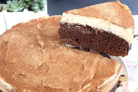 Calda Para Bolo De Cenoura Cremosa Bolo De Chocolate Com Cobertura Cremosa De Leite Em Po Em 2020 Bolo De Chocolate Ideias Receita De Bolo De Cenoura