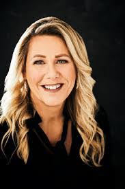 Robin Tierney's Instagram, Twitter & Facebook