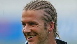 Ha detto addio ai capelli rasati e scuri ed è passato a un caschetto fluente, vaporoso e . David Beckham Capelli I Migliori Tagli Del Calciatore Inglese