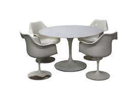 Saarinen tisch mesa saarinen saarinen table knoll table large round dining table tulip dining table glass dining table oval table mid century modern design. Eero Saarinen Knoll International A Circular Marble Dining Table And 4 Tulip Chairs Circa 1970 Artsy