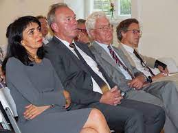 Joachim hansen in operation walküre(1971) 7. Gastgeber Und Ehrengaste Das Bild Zeigt Von Links Landstagsprasidentin Muhterem Aras Albstadts Oberburgermneister Klaus Konzelmann Franz Ludwig Schenk Graf Von Stauffenberg Und Berthold Franz Maria Schenk Graf Von Stauffenberg Den Sohn Und