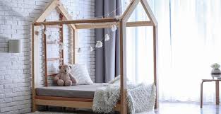 Vous pouvez utiliser du bois sculpté de large diamètre pour donner du cachet à votre cadre de lit. Comment Realiser Un Lit Cabane Pour Les Enfants M6 Deco Fr