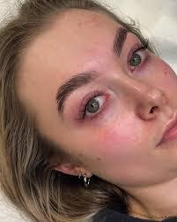 Robyn Anthony's Instagram, Twitter & Facebook