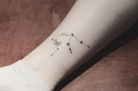 Keptalalat A Kovetkezore Aquarius Constellation Tattoo Constellation Tattoos Aquarius Constellation Tattoo Mens Arrow Tattoo