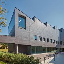 Ironspot Brick And A Sawtooth Roof Define The Exterior Of University Of Michigan S Architecture And Planning College De Roof Architecture Architecture Roofing