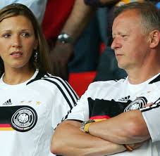 Der fußballer erscheint in einem silbergrauen anzug, seine braut in. Prominente Michael Ballack Hat Simone Lambe Geheiratet Welt