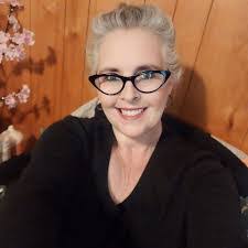 Susan Norton's Instagram, Twitter & Facebook